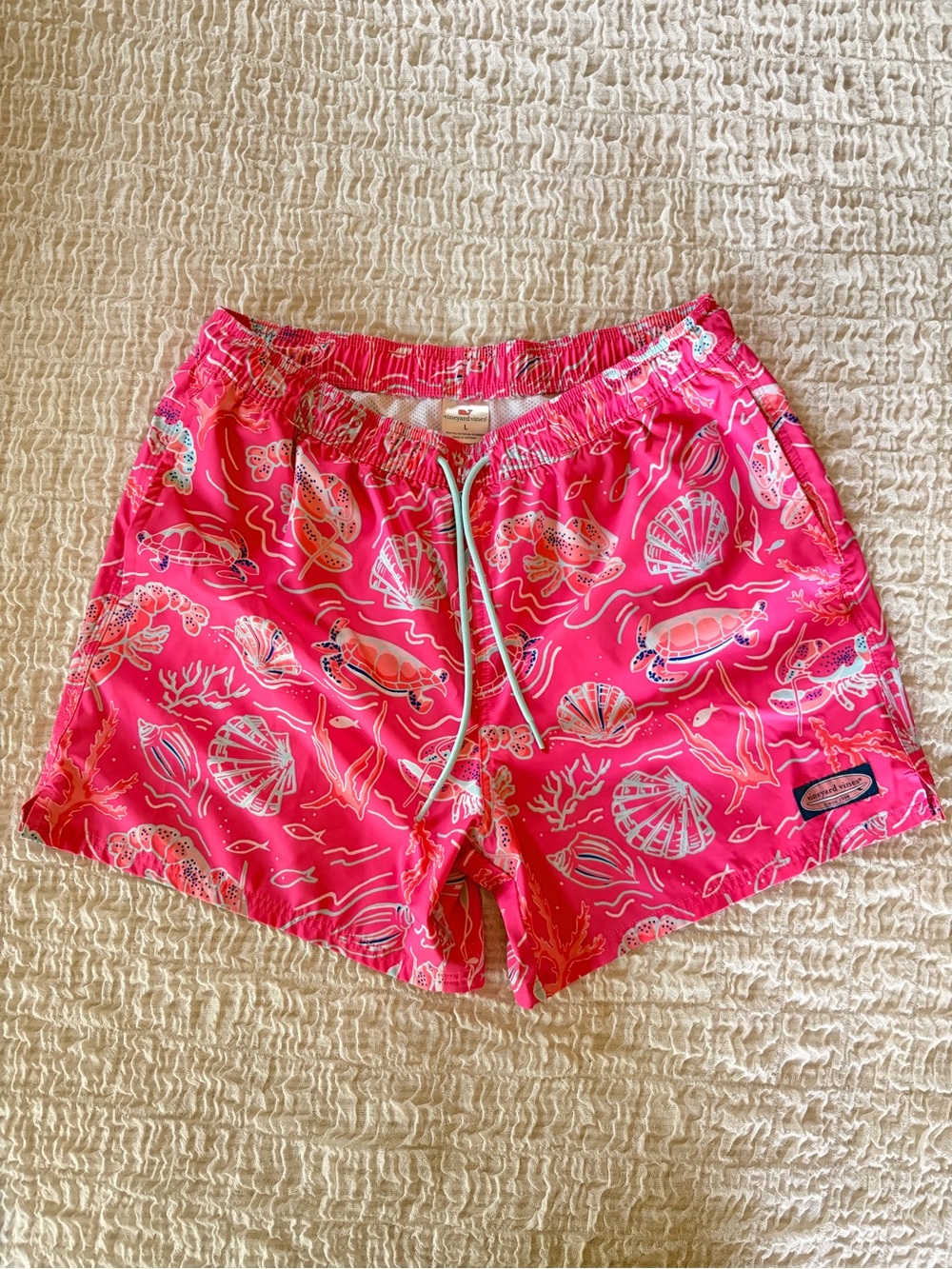 Vineyard Vines men’s size Large pink swim trunks